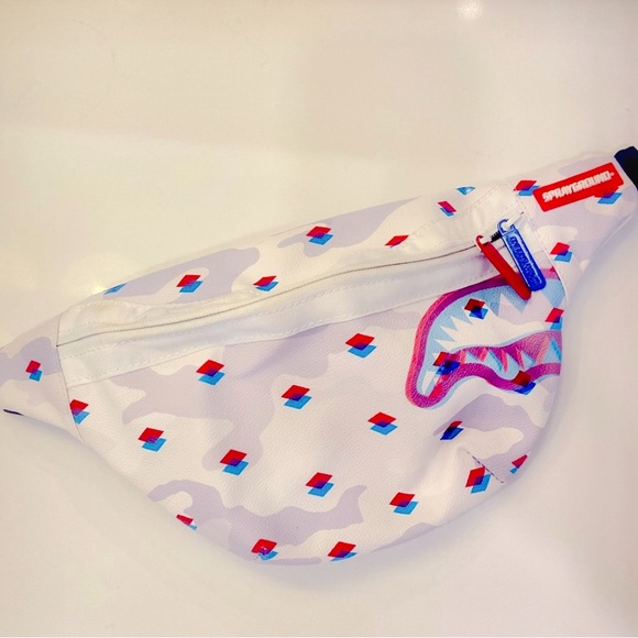 ❤️💙 LIMITED EDITION SPRAY GROUND Fanny Pack - Picture 5 of 8